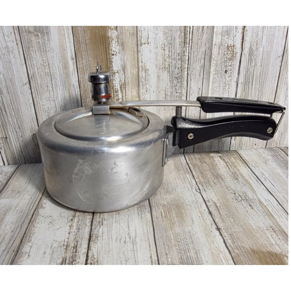 Hawkins Classic 1.5 Litre Aluminum Pressure Cooker Silver Small Batch Pot